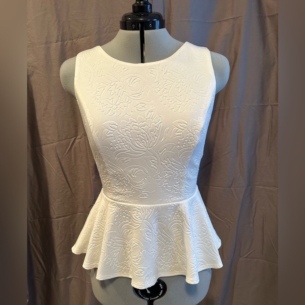 FOREVER 21 White Patterned Top